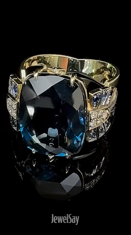 Золотое кольцо с Лондон топазом цвета London Blue | Сделать на заказ или купить у наших ювелиров
