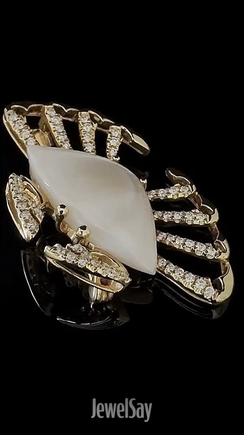 Red gold crab brooch with pink mother-of-pearl and diamonds