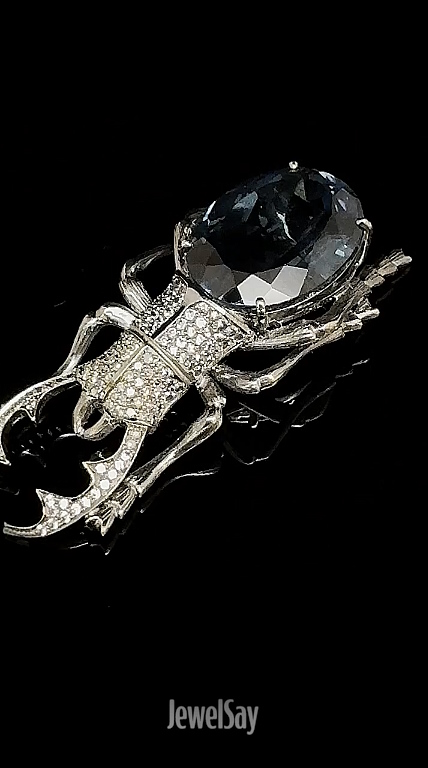 Stag Beetle brooch with natural London topaz in white gold | Buy or custom made from JewelSay jewelers