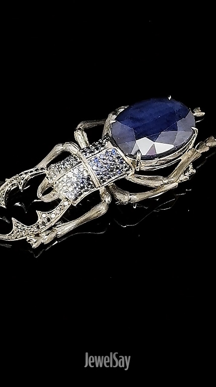 Stag Beetle brooch made of white gold with natural sapphire - exclusive | Order production or buy from JewelSay jewelers