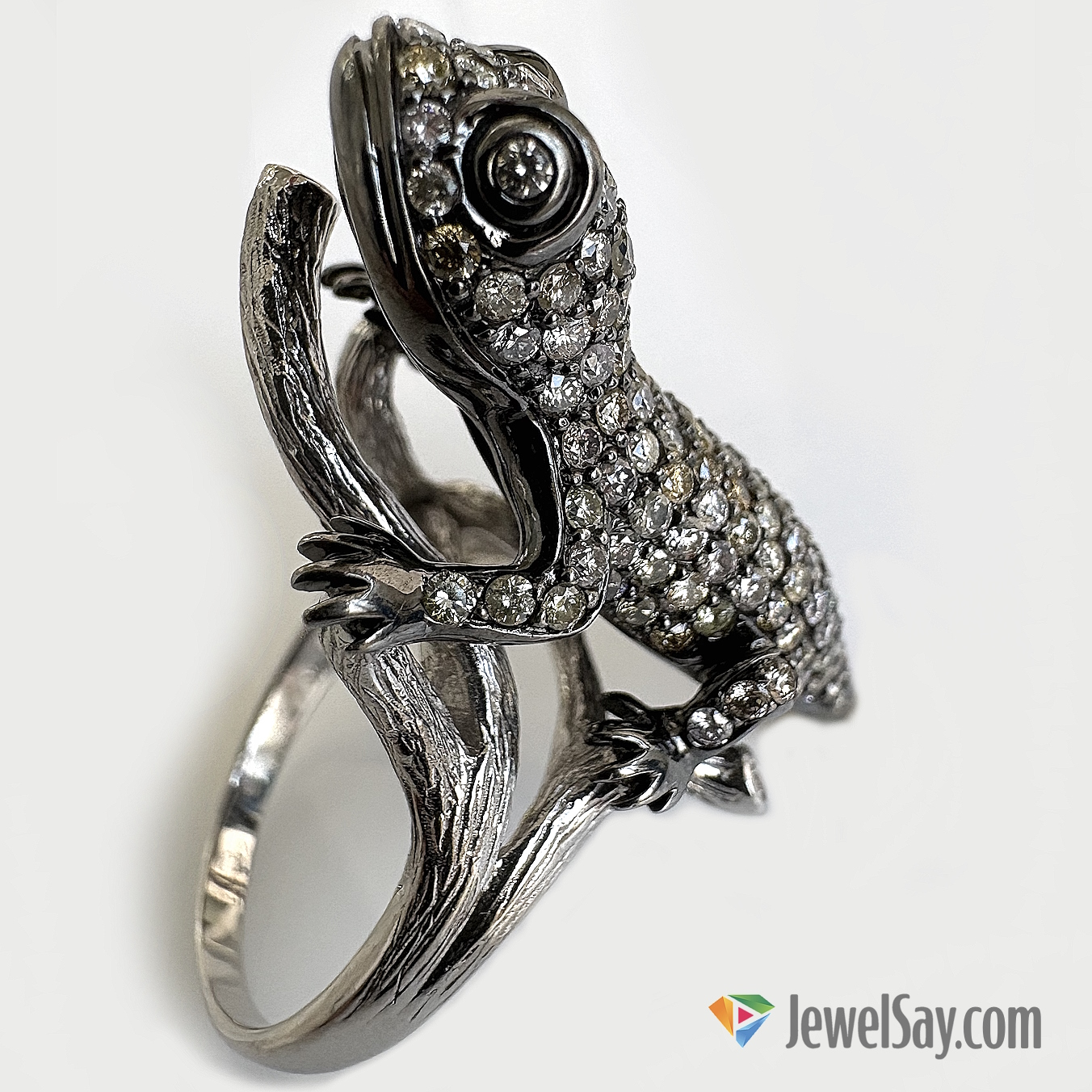Signature Salamander ring in white gold with luxurious colored diamonds.