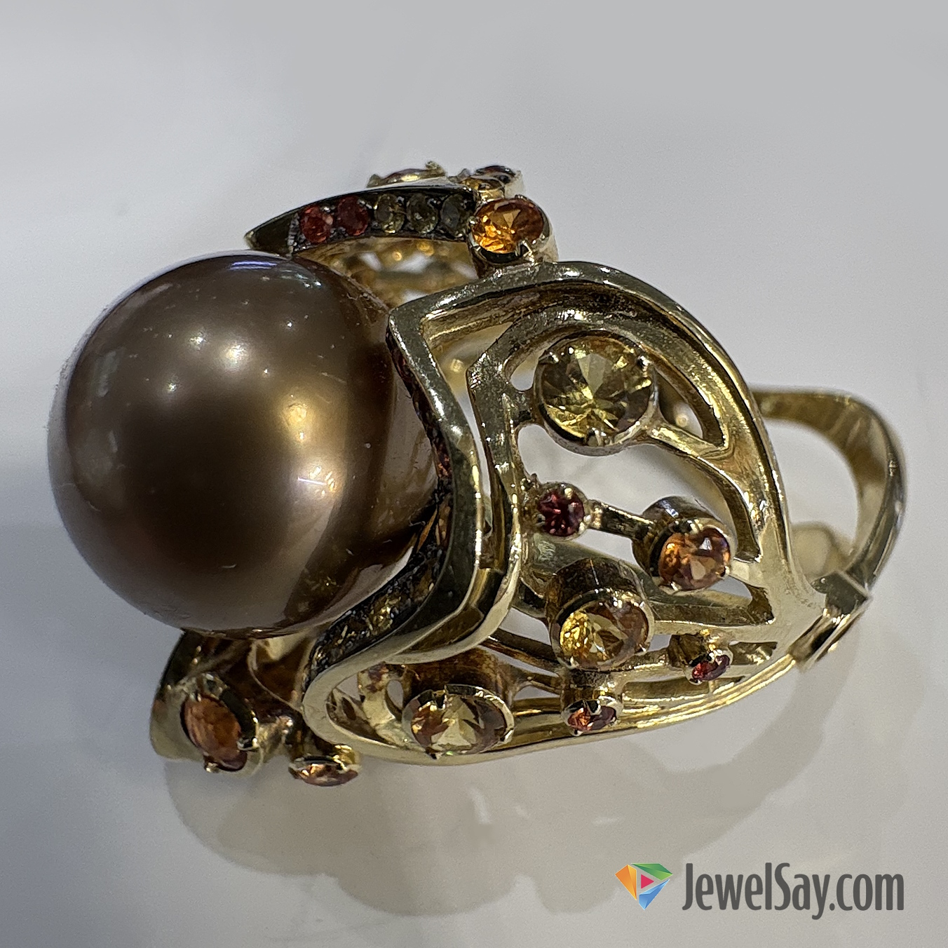 Exclusive jewelry often served as amulets, for which Christian symbols (crosses, fish and lilies) were applied to rings, signet rings, and pendants Exclusive jewelry often served as amulets, for which Christian symbols (crosses, fish and lilies) were applied to rings, signet rings, and pendants