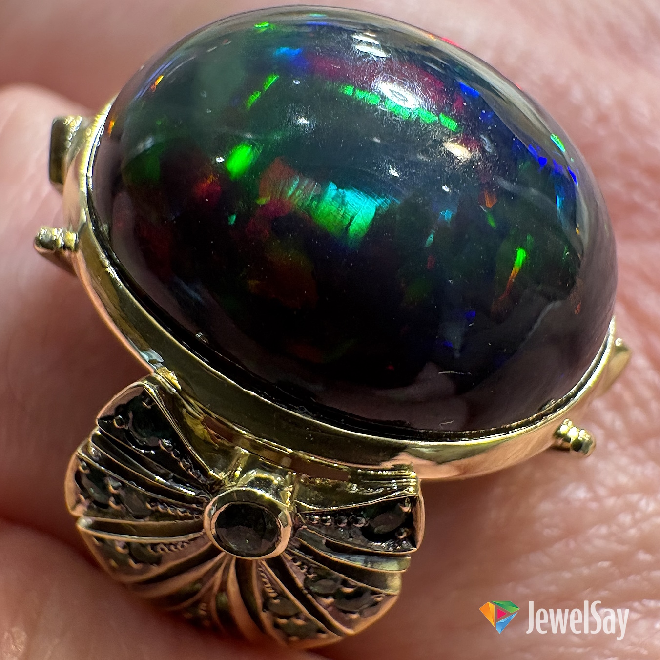 Реалистичность восприятия украшения через видеоматериал