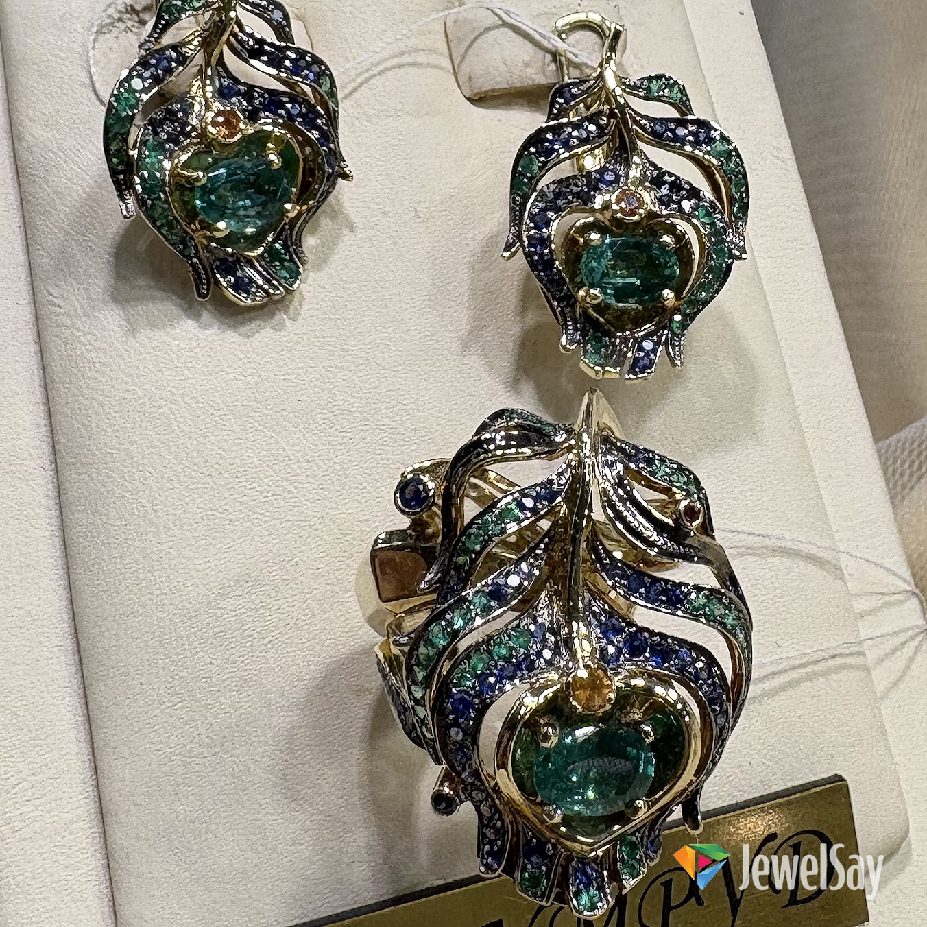 Золотое кольцо всегда очаровывает, особенно если это эксклюзивное кольцо, сделанное по заказу лично для Вас и с учётом мельчайших деталей Вашего образа