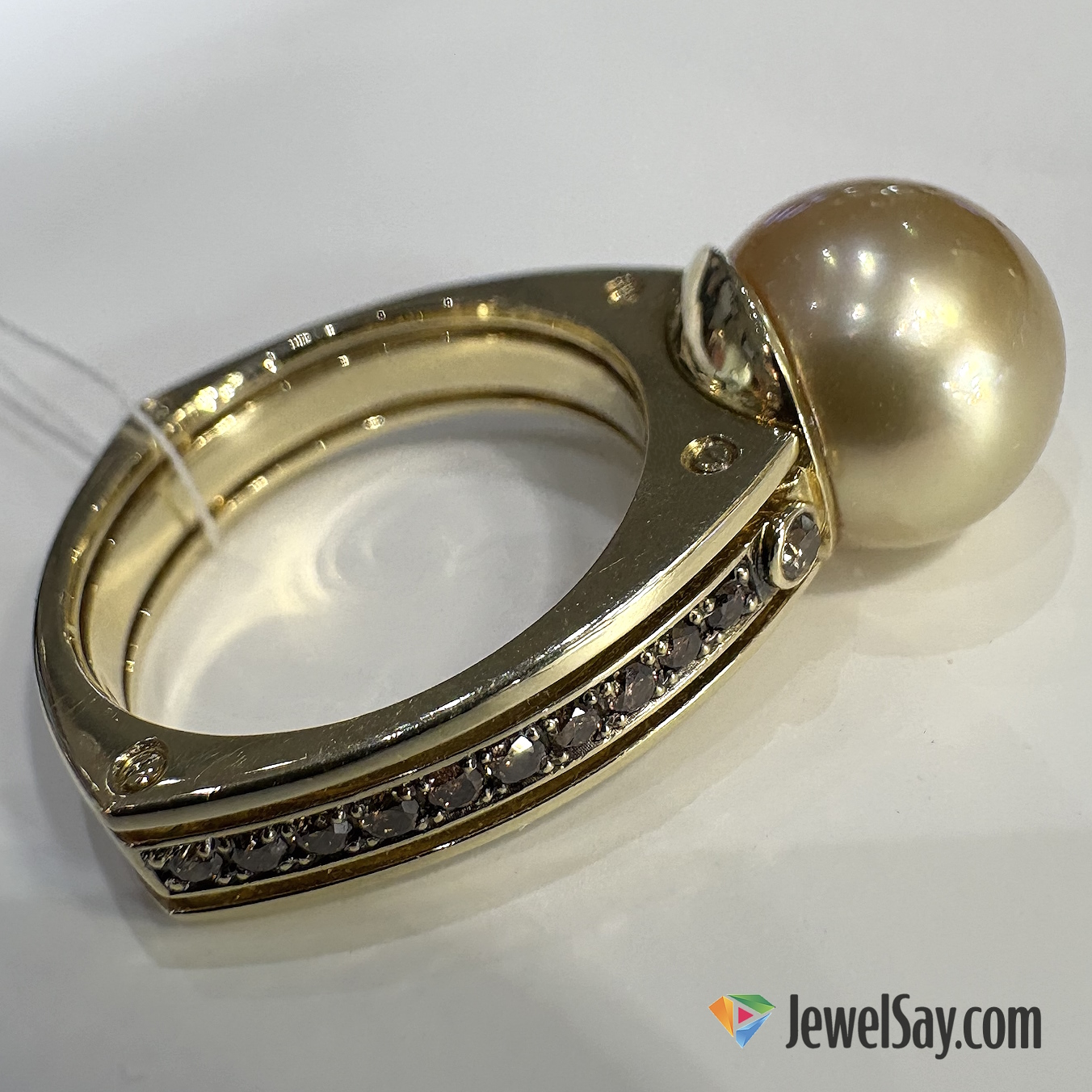 Элитные обручальные кольца от JewelSay изготавливаются в полном соответствии с желаниями заказчиков из лучших материалов