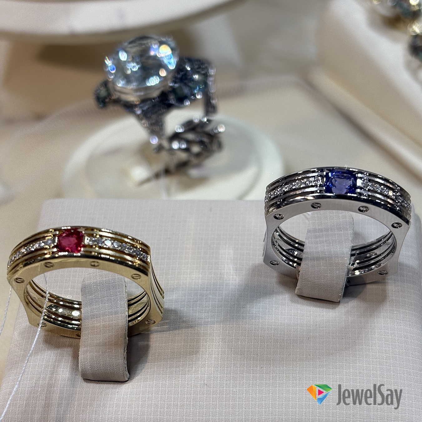 Золотое кольцо важно изготовить в подходящем размере, чтобы оно стало не дорогостоящим разочарованием, а восхитительным подарком и любимым спутником на каждый день