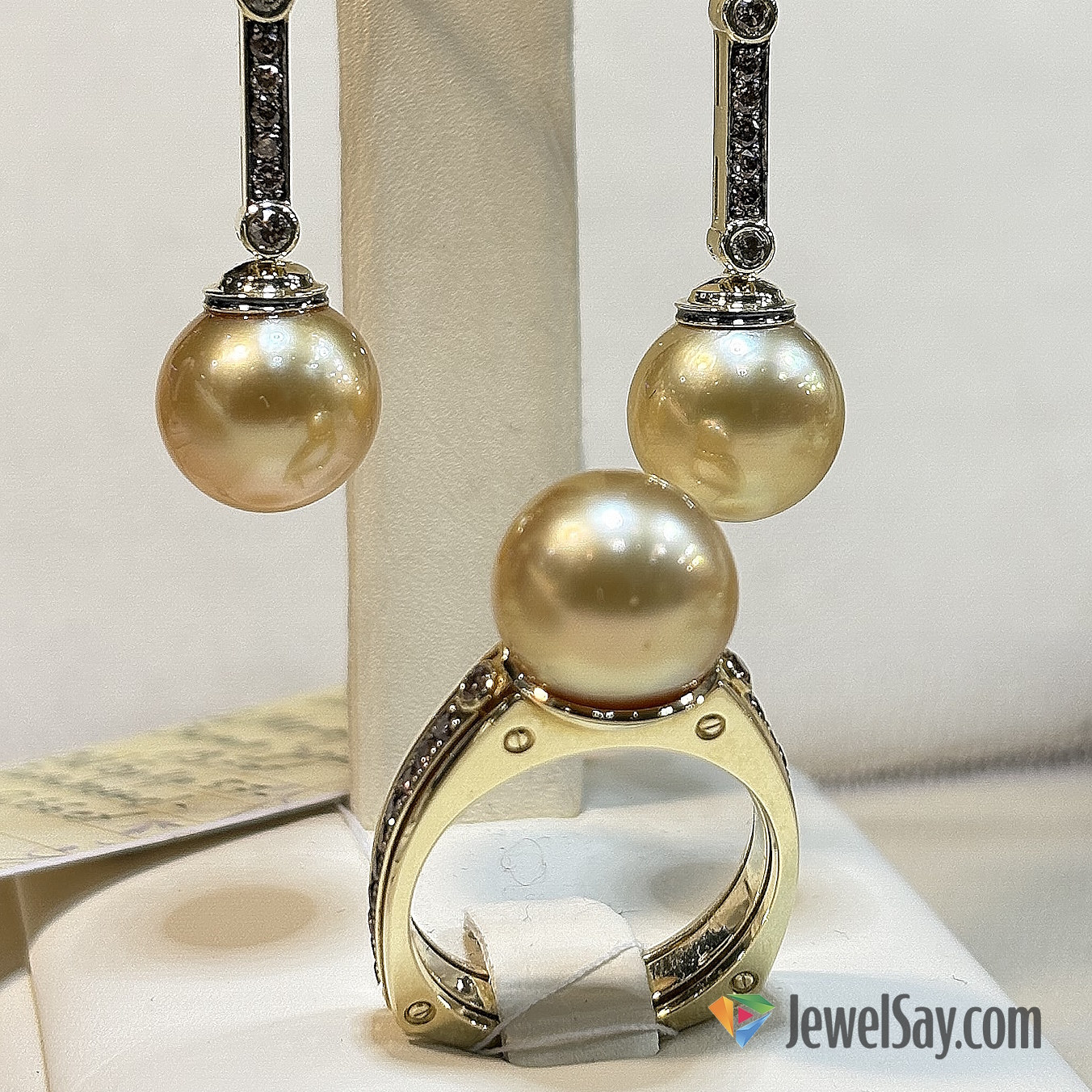 Покупая золотое кольцо с природным минералом, вы не только приобретаете украшение, но и создаете свою связь с историей, культурой и искусством