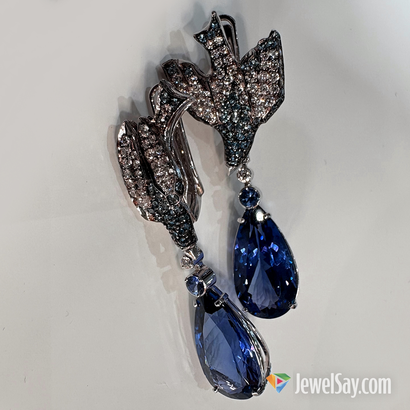 Как правильно выбрать и купить золотые серьги с природным сапфиром? Как правильно выбрать и купить золотые серьги с природным сапфиром?