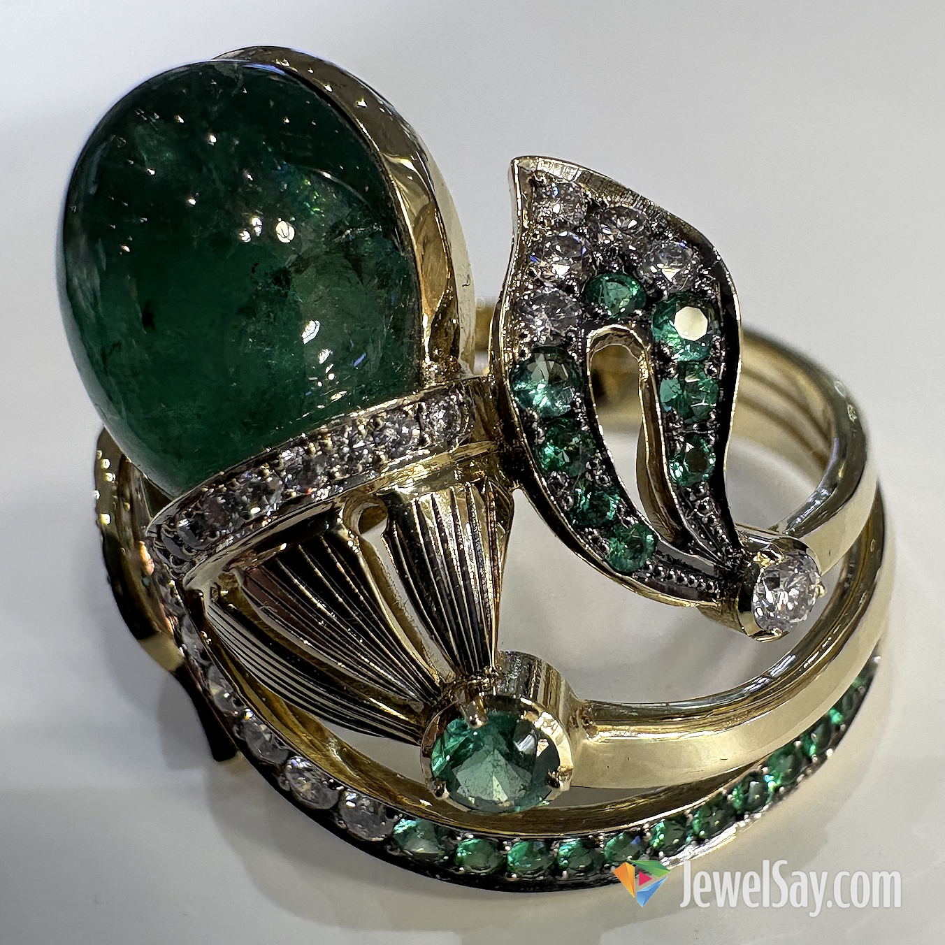 Ювелиры JewelSay исключают баснословные наценки розничных магазинов - вы платите за натуральный изумруд, золото, бриллианты и высокое мастерство