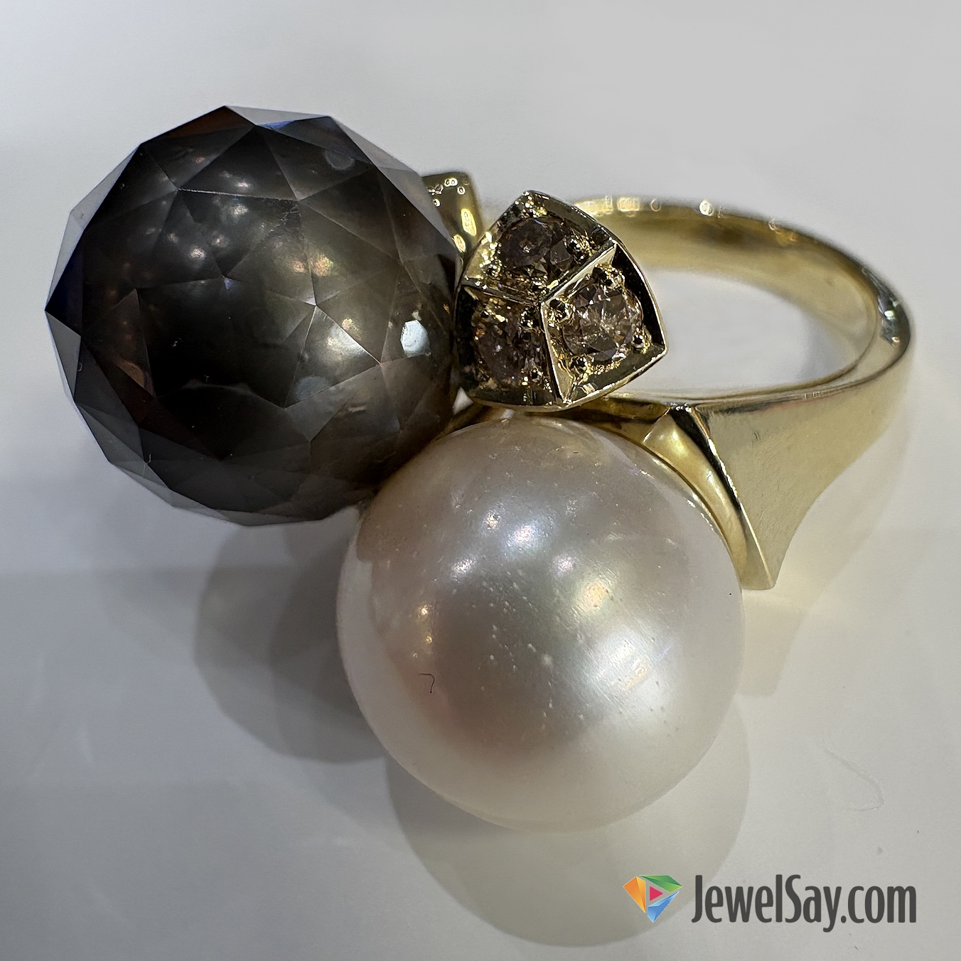 Для создания золотых перстней и колец на заказ потребуется точный размер пальца