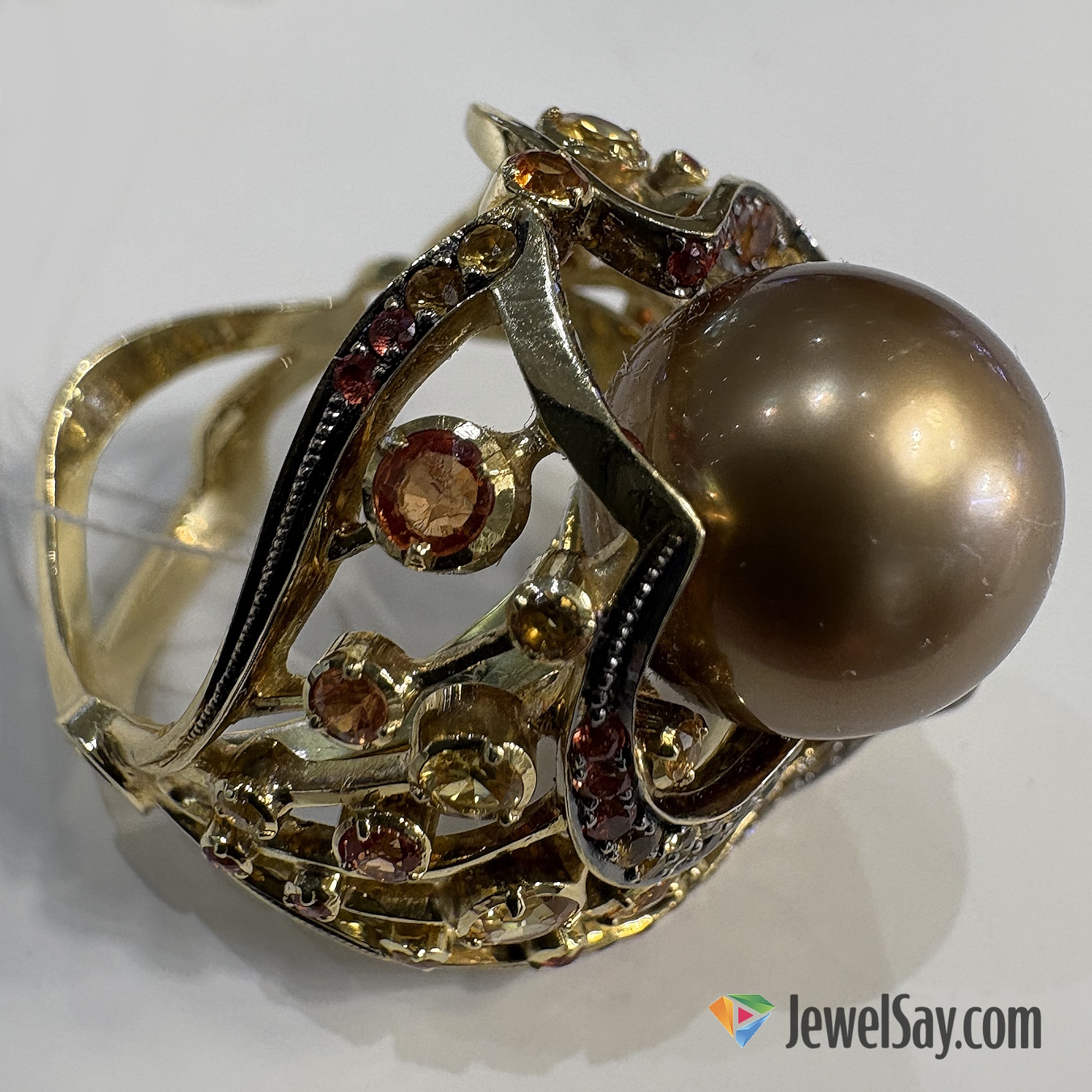 Современные комбинированные кольца из золота сильно изменились и в значительной мере задают ювелирную моду