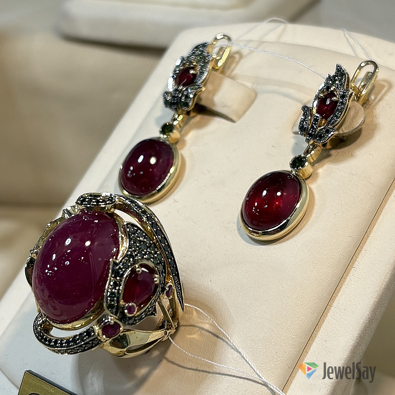 Эксклюзивные и уникальные золотые кольца из своего золота по индивидуальному заказу