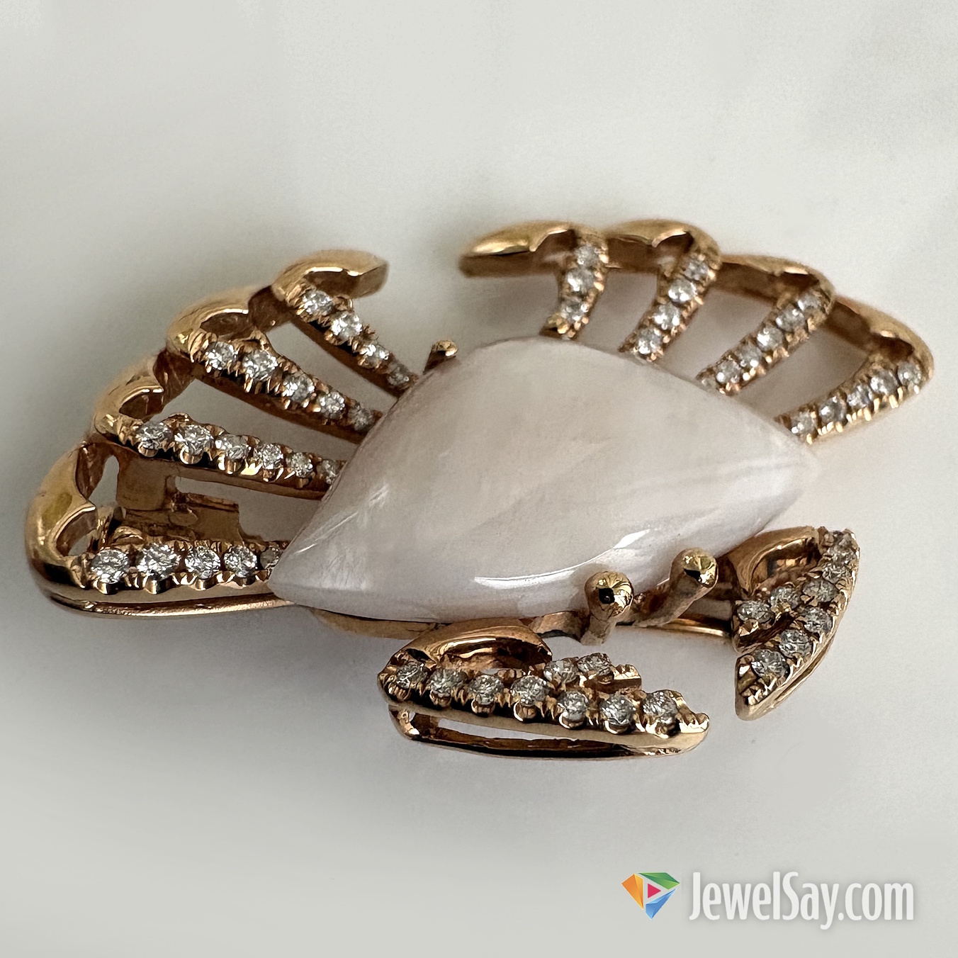 Red gold crab brooch with pink mother-of-pearl and sparkling diamonds