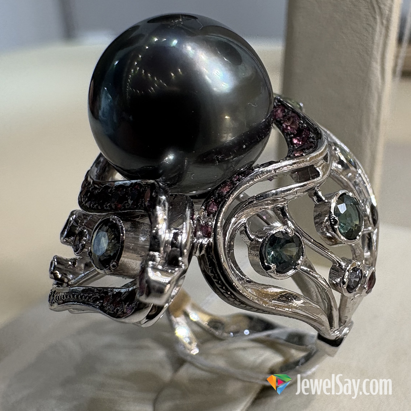 Мастера Jewelsay могут изготовить для Вас коктейльное кольцо по индивидуальному заказу на любой вкус Мастера Jewelsay могут изготовить для Вас коктейльное кольцо по индивидуальному заказу на любой вкус