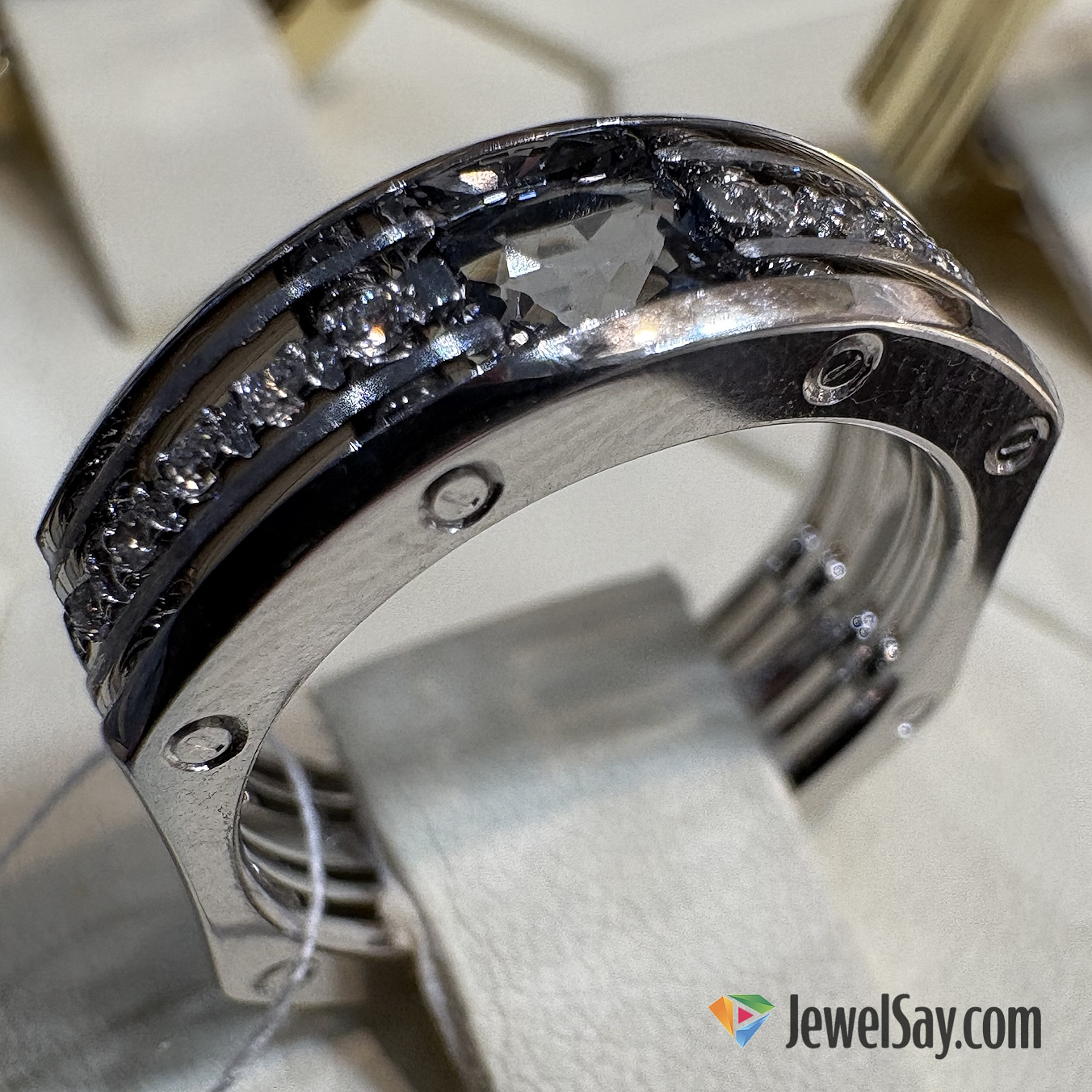 Из чего делают эксклюзивные обручальные кольца?