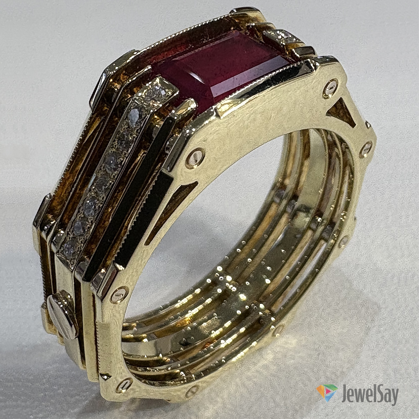 Power and elegance can go hand in hand, and the men’s Radiator combined ring is a good testament to that Power and elegance can go hand in hand, and the men’s Radiator combined ring is a good testament to that