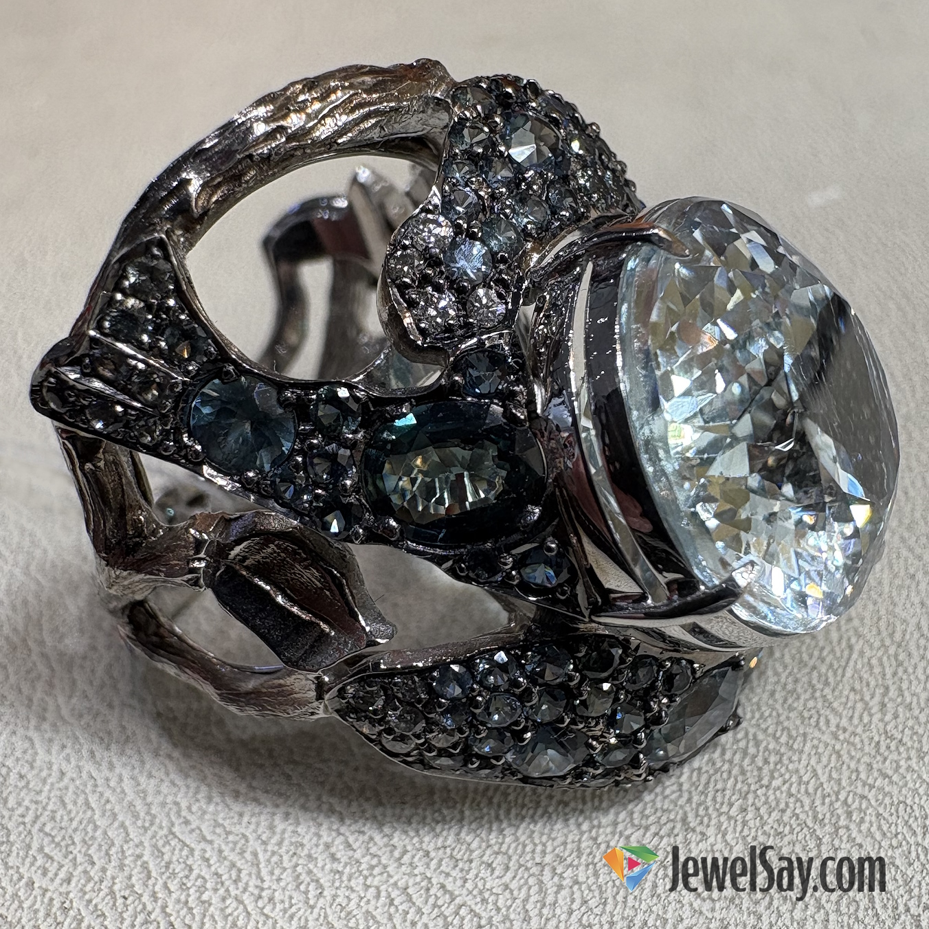 Для мастера, при создании дизайна золотого украшения по индивидуальной заявке, важны ваши предпочтения, вкусы и образ