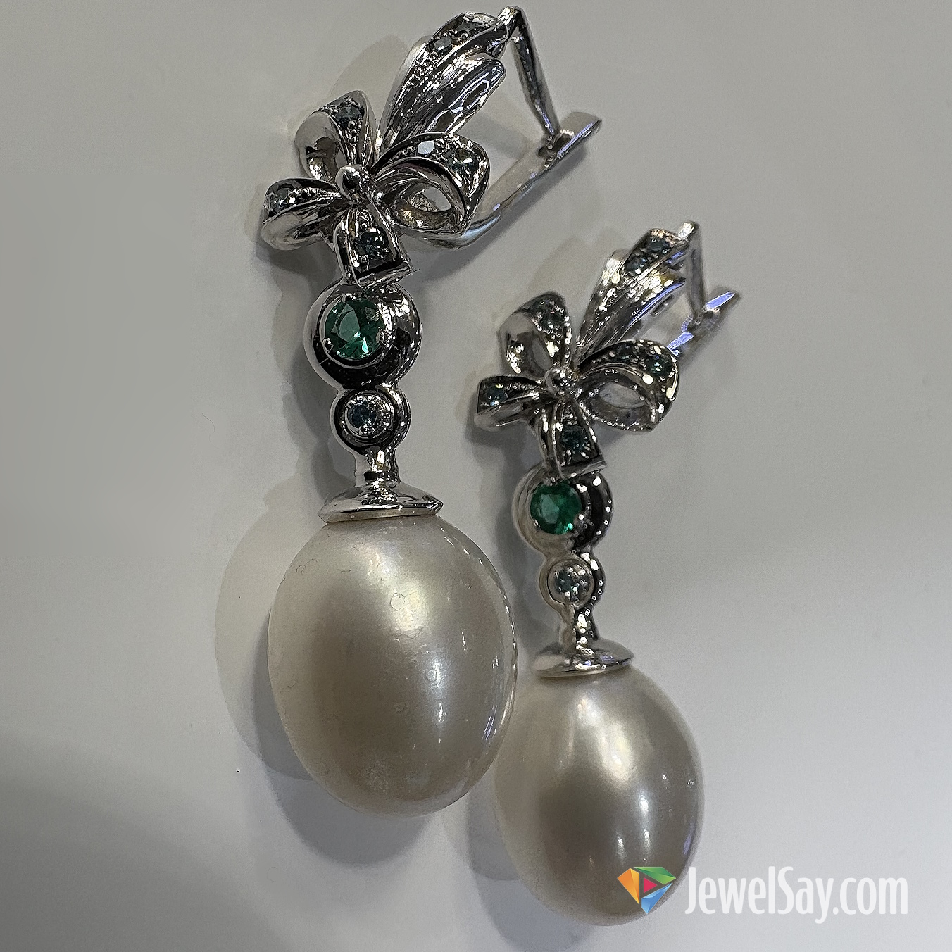 Лучше всего покупать эксклюзивные авторские украшения у проверенных ювелиров с безупречной репутацией или в специализированных магазинах