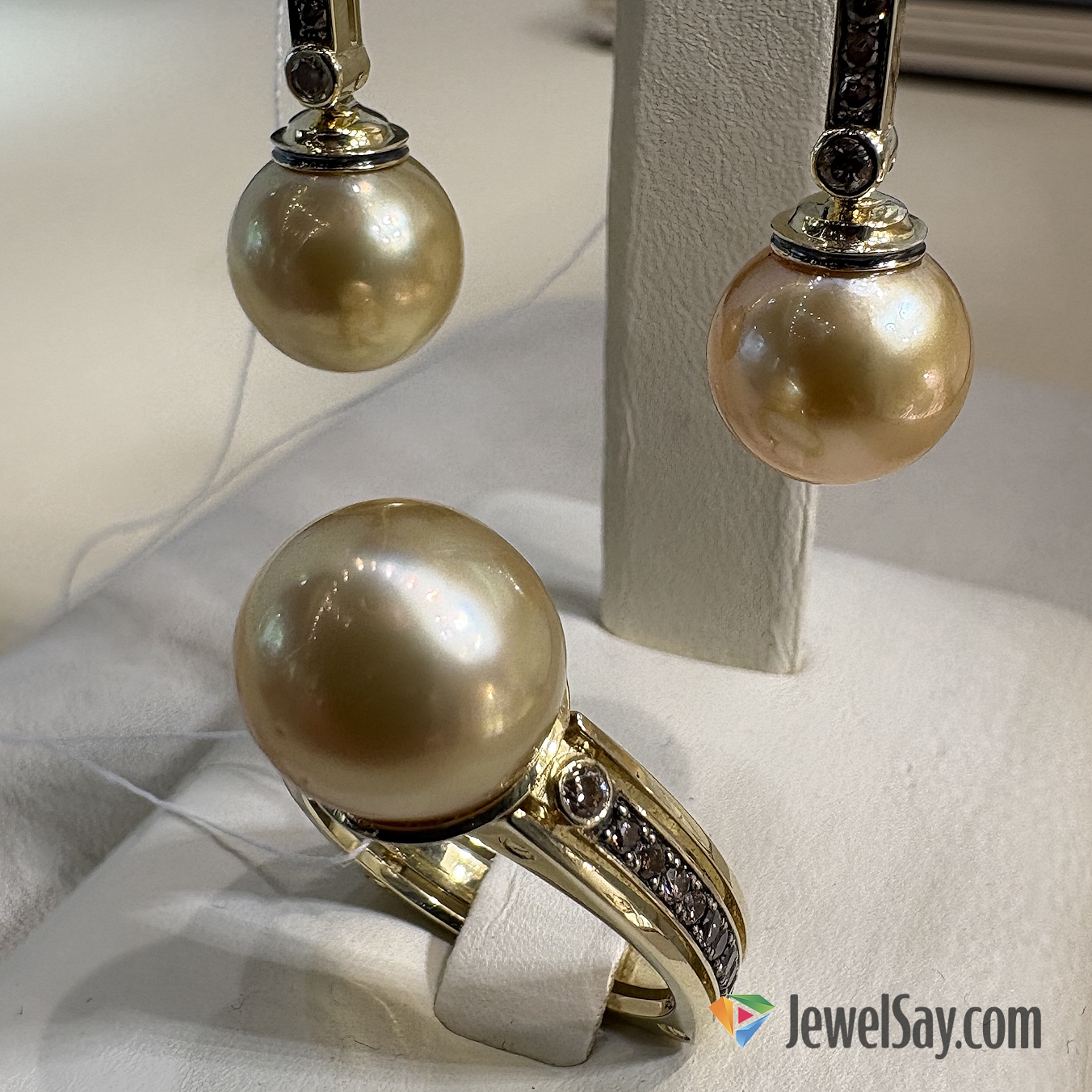 Натуральный (дикий) жемчуг, выловленный ныряльщиками, сегодня встречается крайне редко и стоит баснословных денег