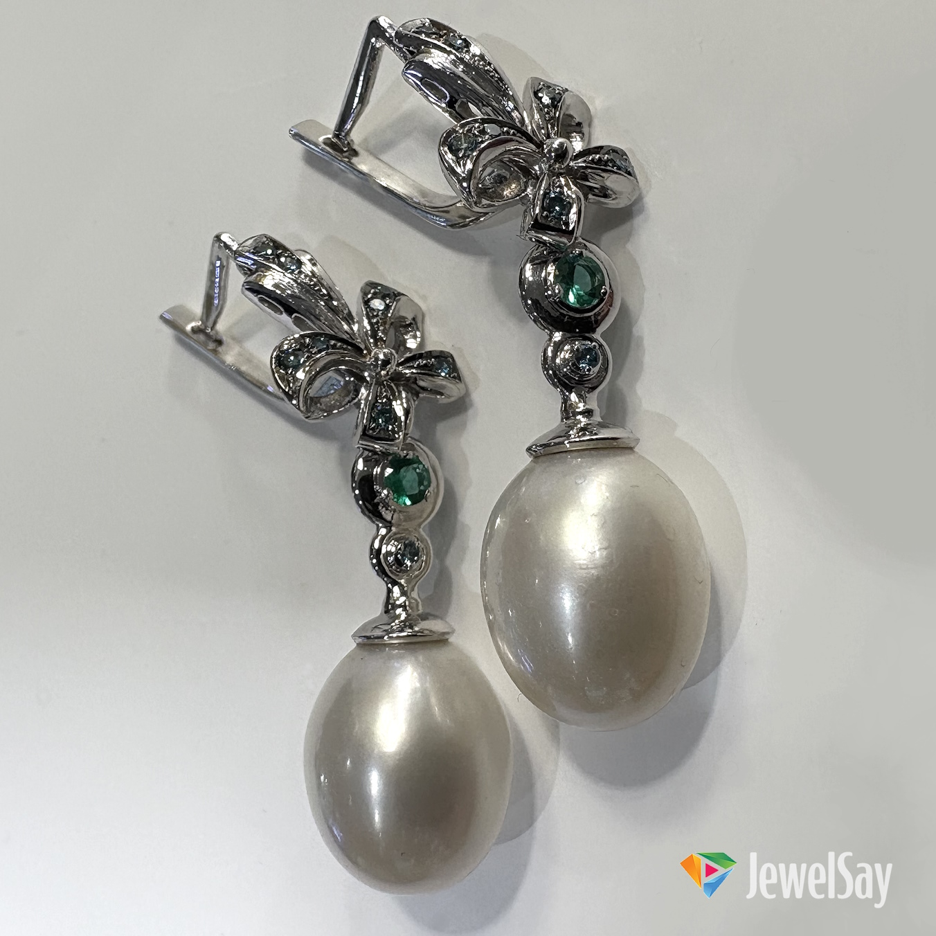 Заказ уникальных и эксклюзивных золотых украшений у художников-ювелиров становится не просто модной тенденцией, а настоящей культурой