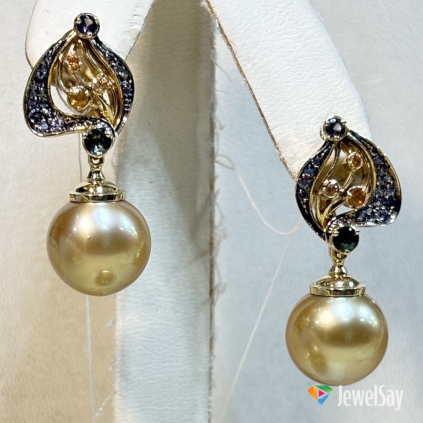 Наши признанные и талантливые художники-ювелиры изготовят для Вас эксклюзивные золотые серьги по индивидуальному заказу в авторском исполнении