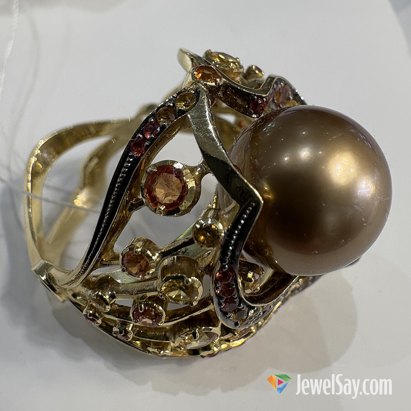 Эксклюзивные украшения из золота являются символом индивидуальности Эксклюзивные украшения из золота являются символом индивидуальности