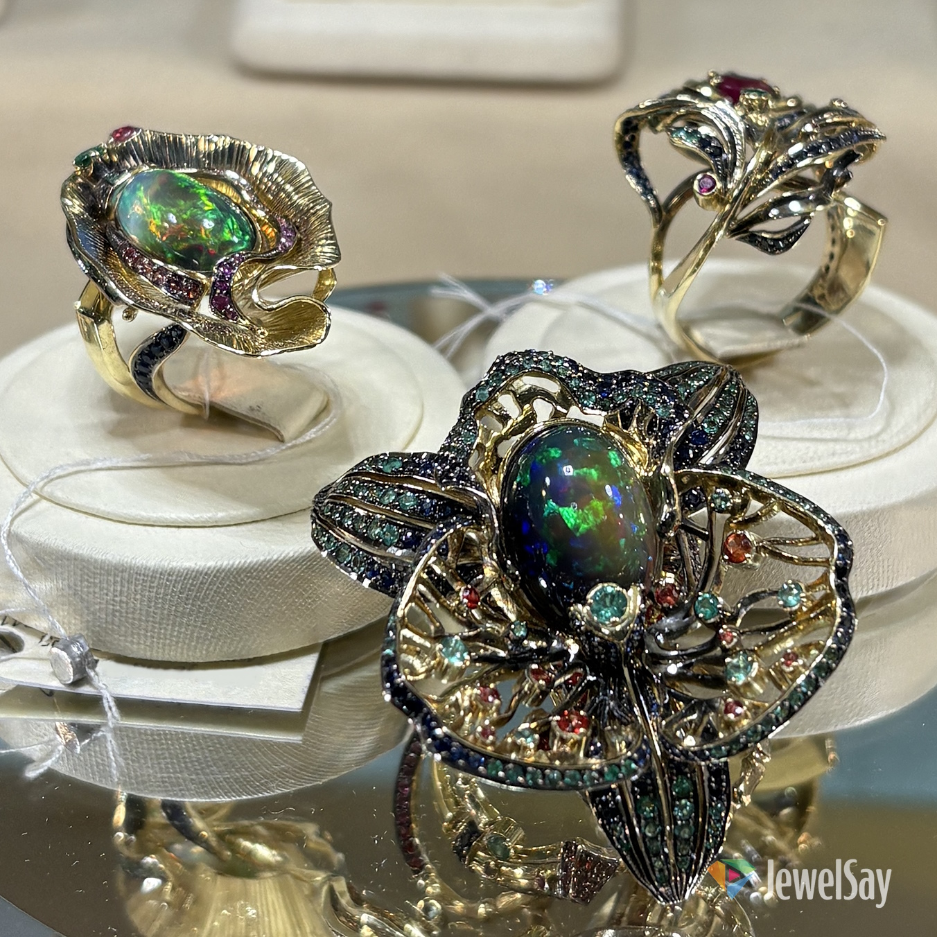 Заказать изготовление кольца из своего золота просто и максимально удобно