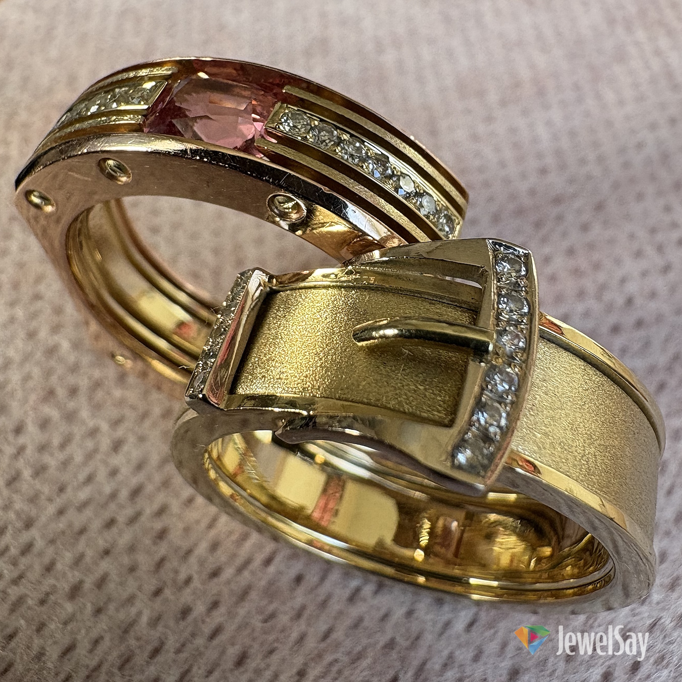 Уникальное золотое кольцо по индивидуальному заказу — это способ подчеркнуть свою неповторимость и стиль