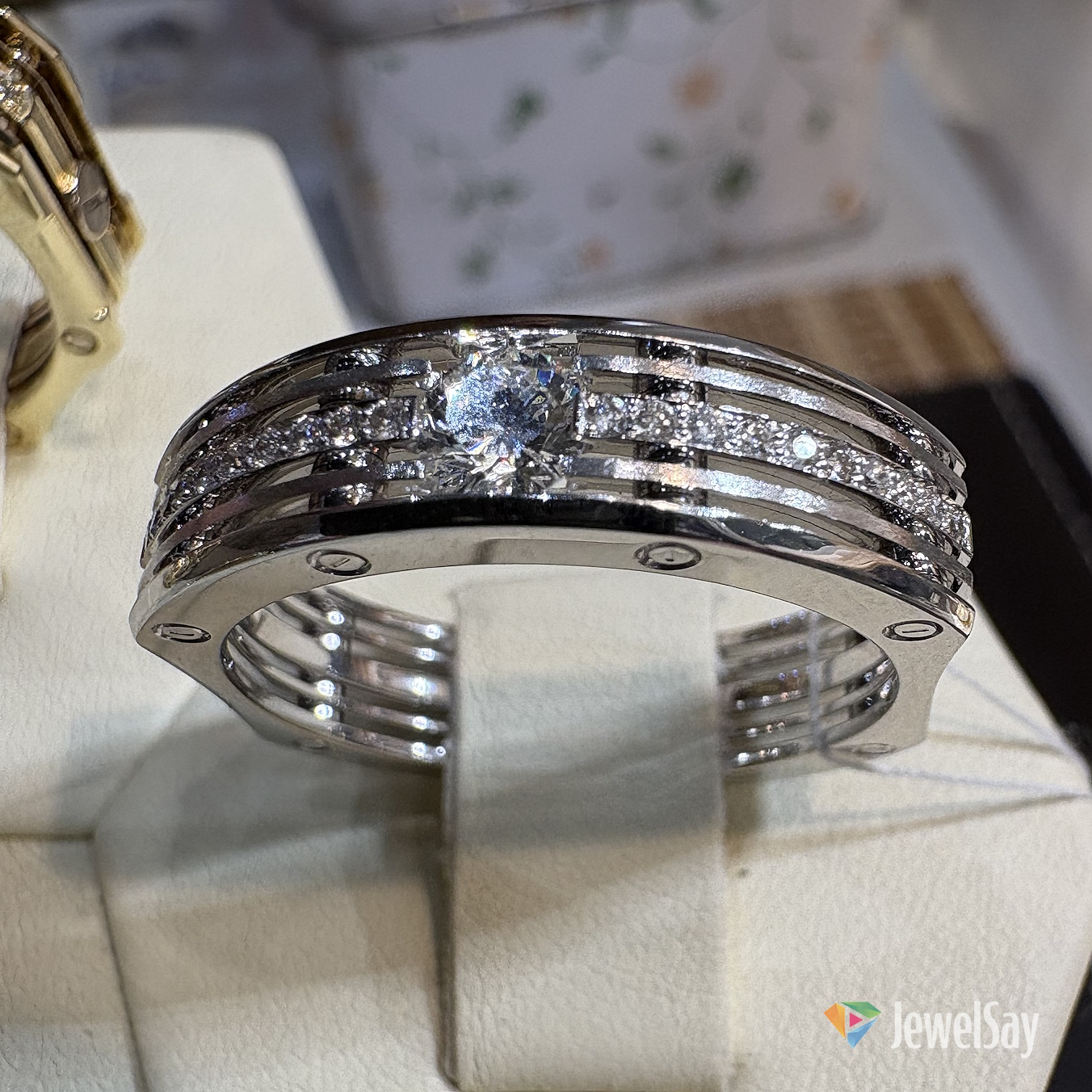 The design of a modular wedding ring is always developed from scratch, and no two rings are exactly alike