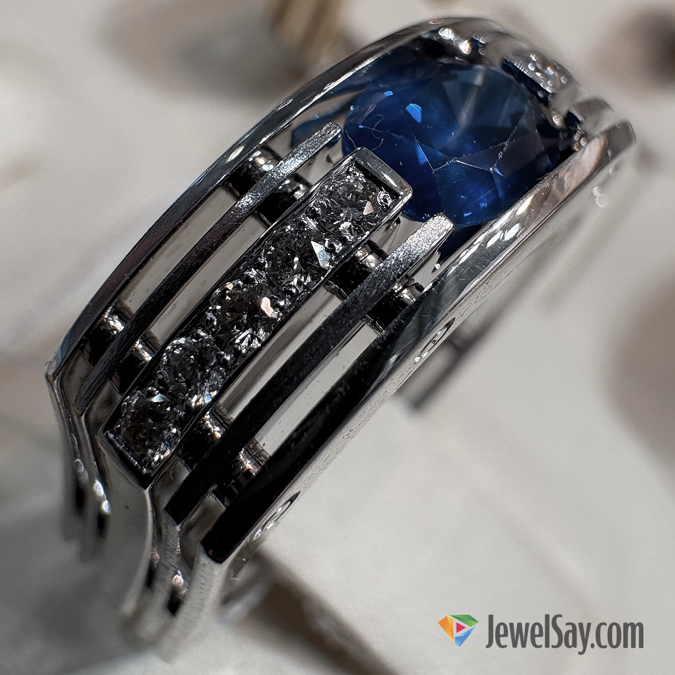 Кольца с натуральными топазами в золоте — символ удачи и восхитительных эмоций, наши мастера создадут специально для вас изящное и эксклюзивное творение ювелирного искусства!