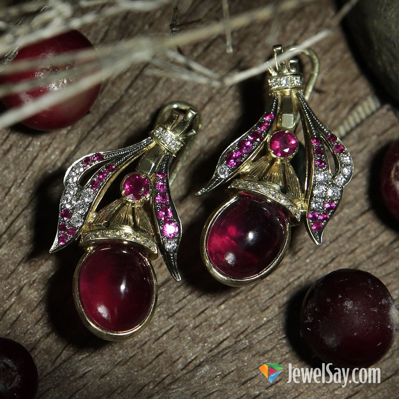 Дизайн авторских золотых серег с природным рубином должен гармонировать с вашим стилем или образом