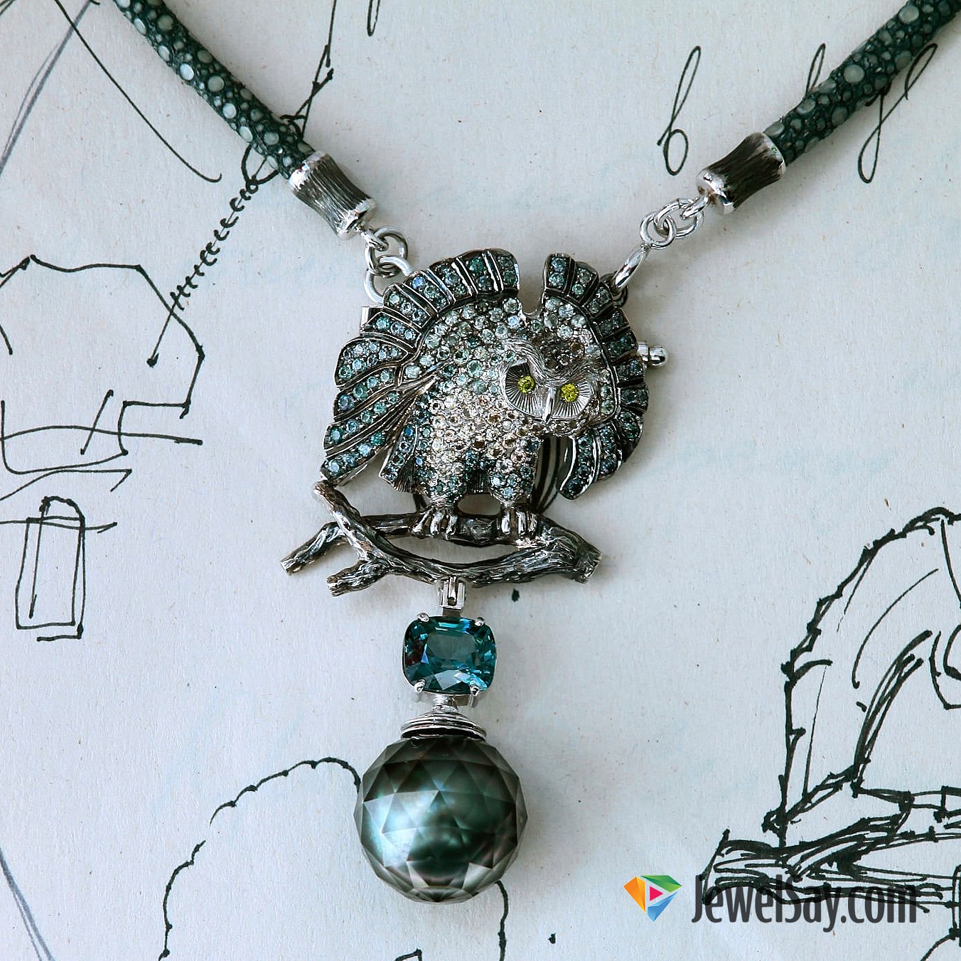 Gold jewelry of all shapes shone in palaces, wealthy homes, temples, and tombs Gold jewelry of all shapes shone in palaces, wealthy homes, temples, and tombs