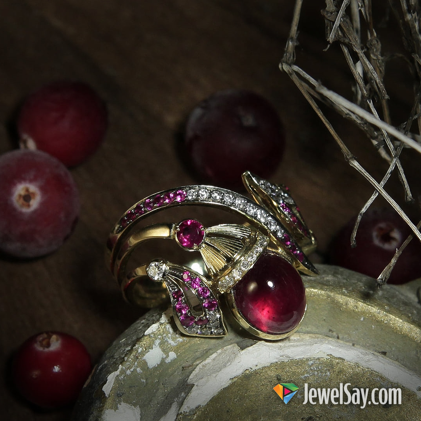 The JewelSay jewelry brand values this great tradition and continues it in original, custom-made gold jewelry The JewelSay jewelry brand values this great tradition and continues it in original, custom-made gold jewelry
