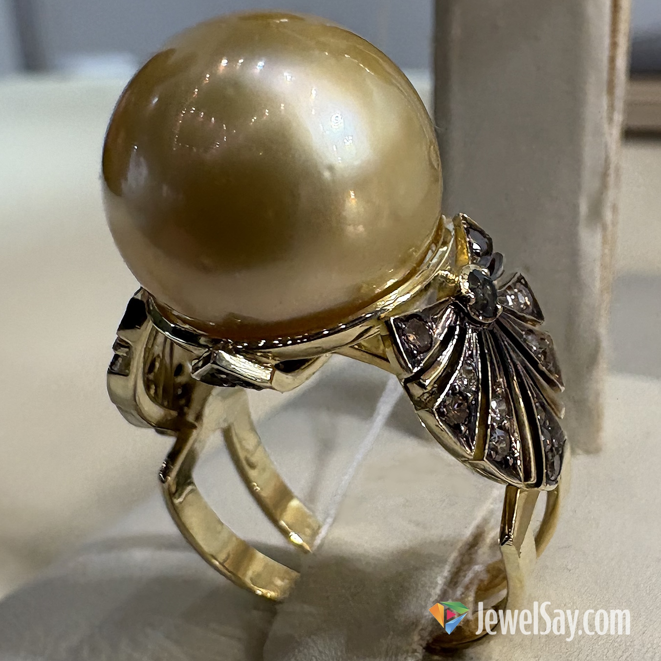 Каждое ювелирное украшение можно адаптировать под индивидуальный вкус, изменив оттенок металла или комбинируя тот или иной цвет золота, добавить гравировку или текстуру